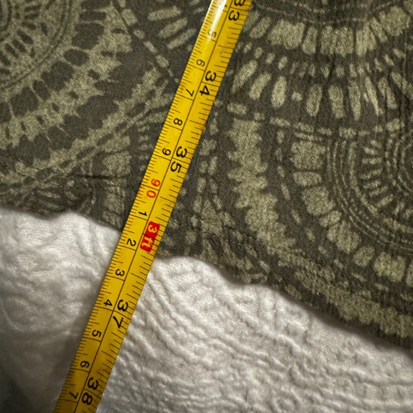 Fun lightweight patterned pants, wider leg. Size M - Picture 8 of 10